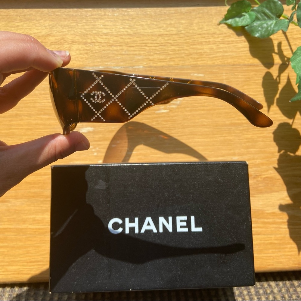 Chanel oversized sunglasses w/ Swarovski crystals - Picture 2 of 16